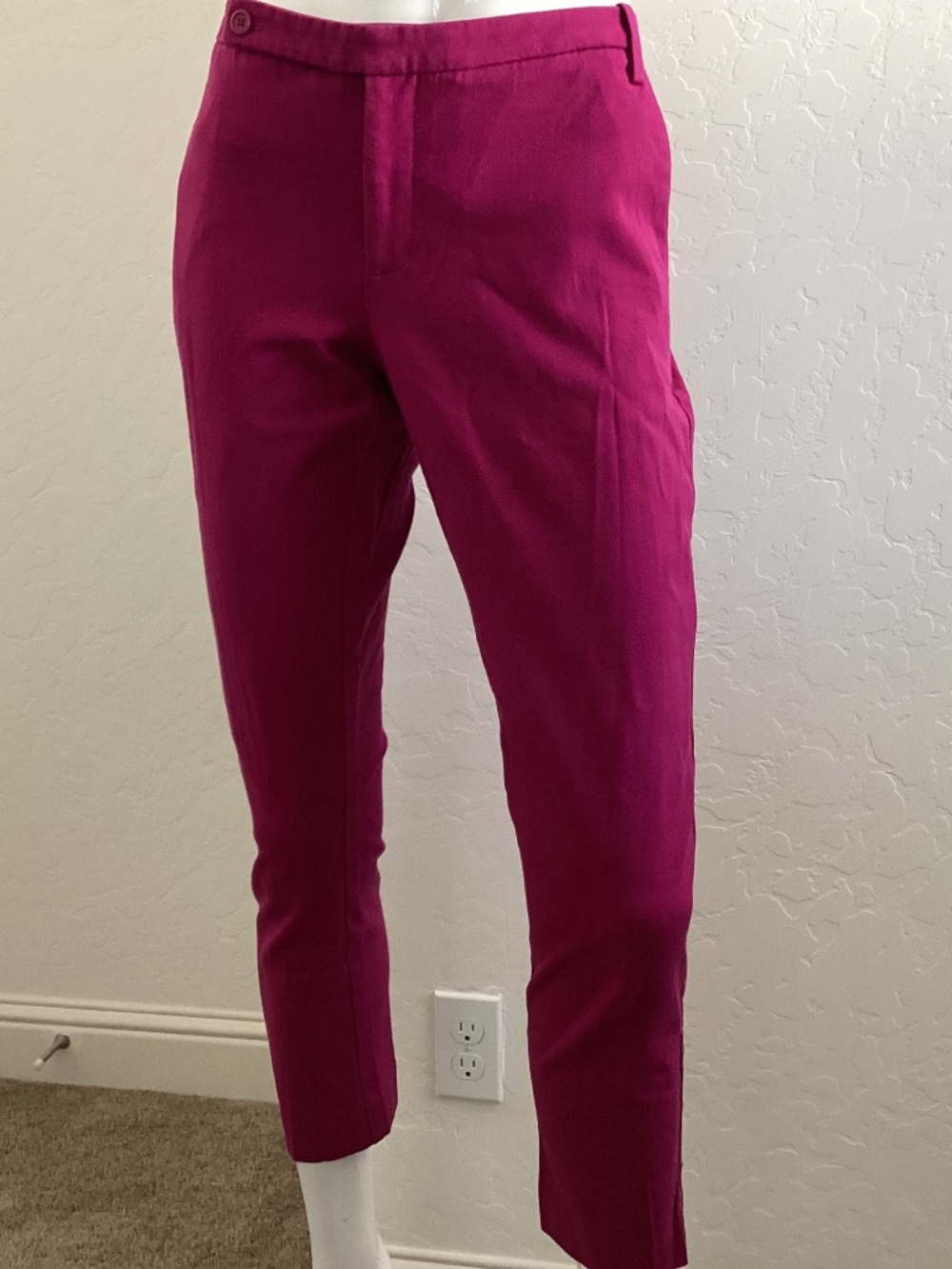Mossimo Fit 3 pants, size 10, fuchsia, stretch, cropped